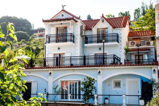 Fernanda'S Traditional 2 Floor House Villa Poros  Exterior photo